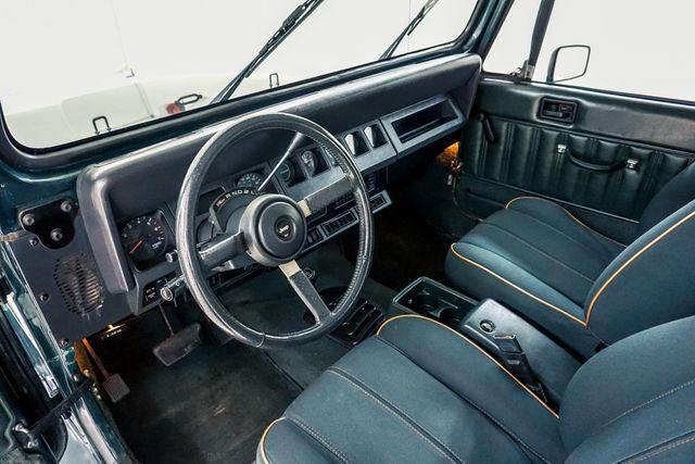 1993 Jeep Wrangler interior