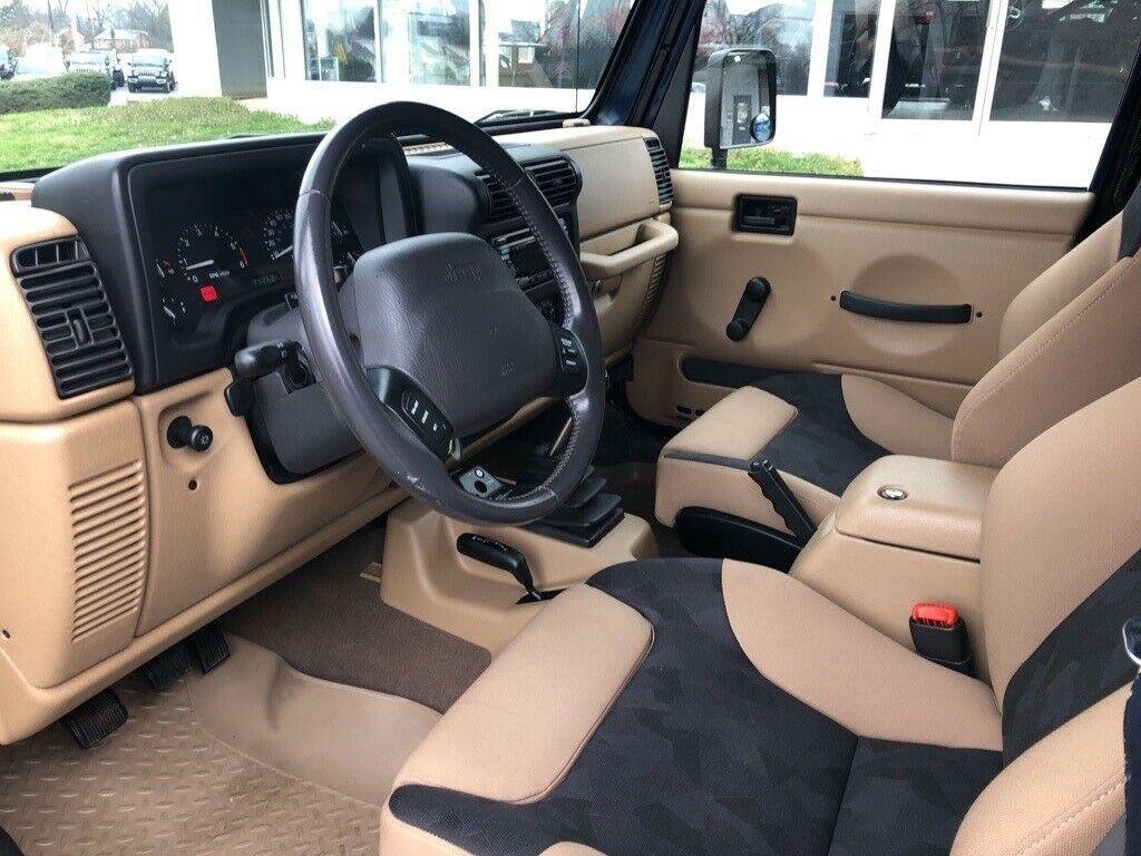 2000 Jeep Wrangler interior