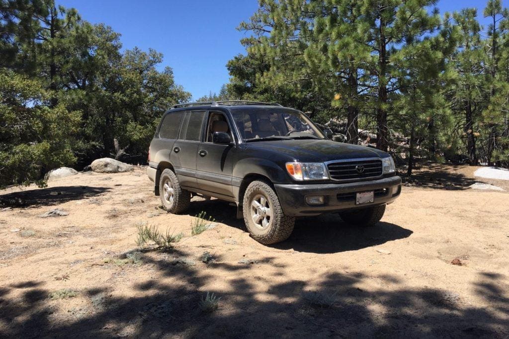 2001 Toyota Land Cruiser front