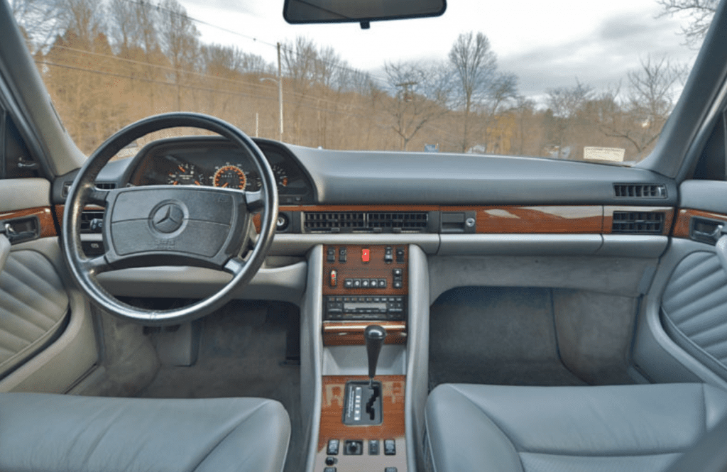 Mercedes-Benz W126 interior