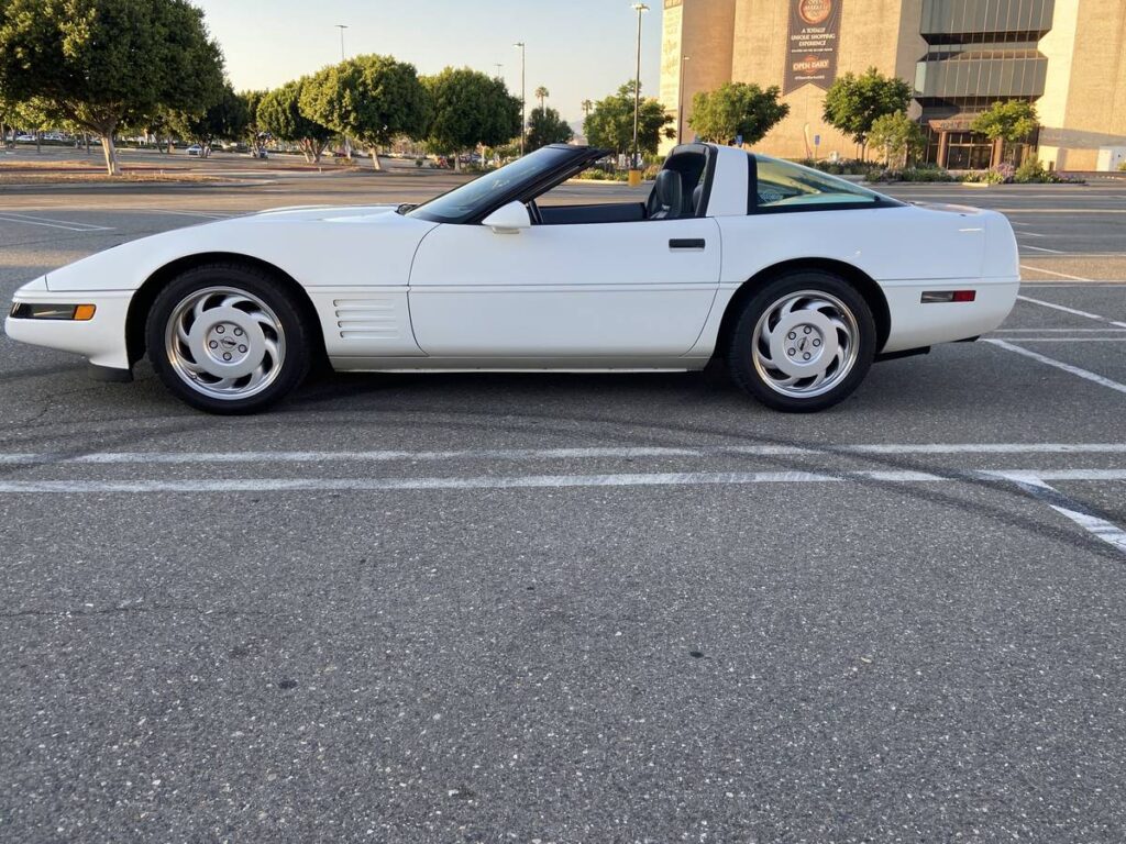1991 Chevrolet Corvette exterior profile