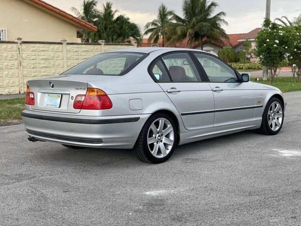2001 BMW 325i exterior passenger side