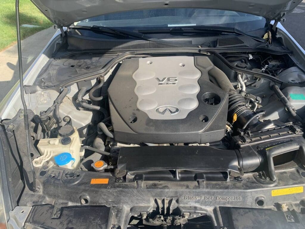 2005 Infiniti G35 engine bay