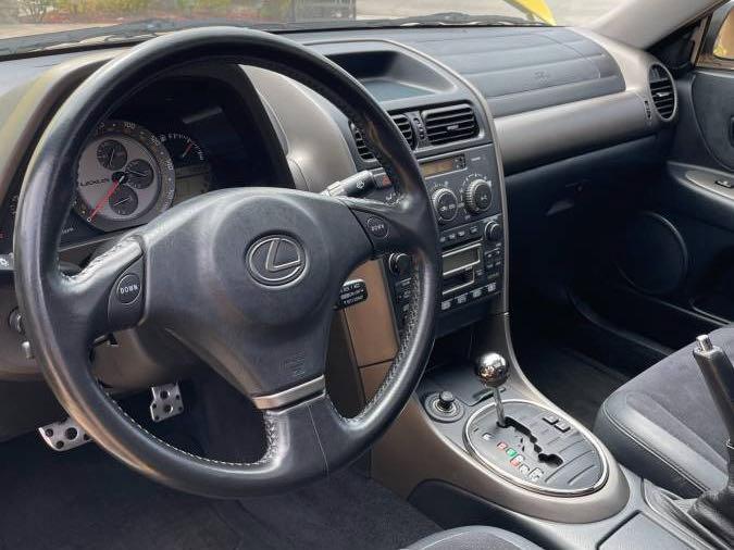 2001 Lexus IS 300 steering wheel