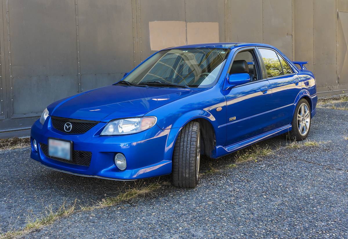 2001 Mazda Protege MP3 exterior front