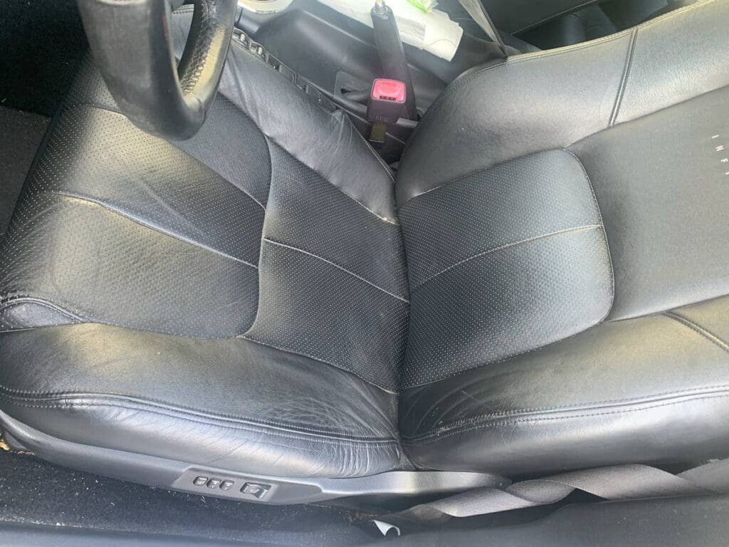 2005 Infiniti G35 interior driver's seat