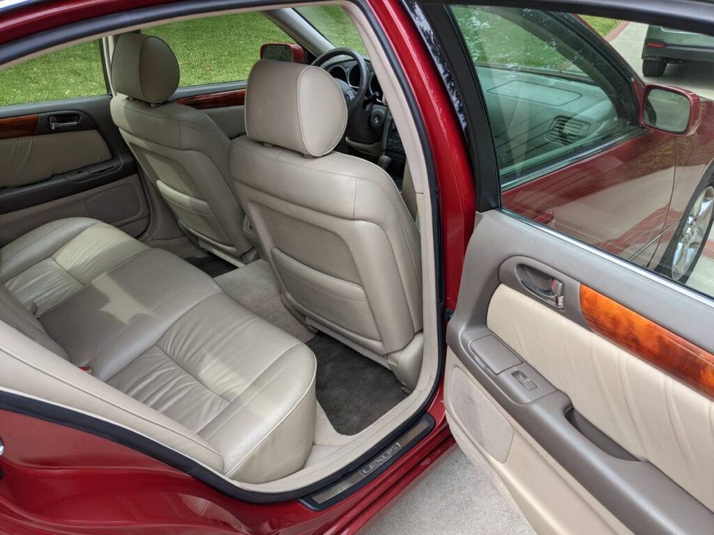 2001 Lexus GS 300 rear seats
