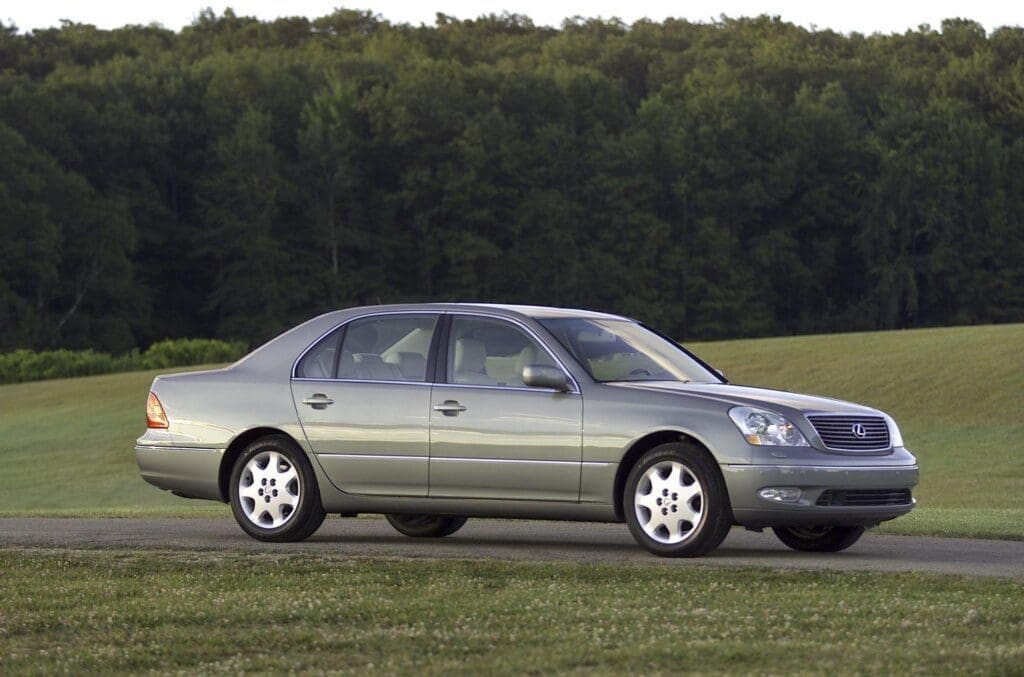 Lexus LS 430 in light green