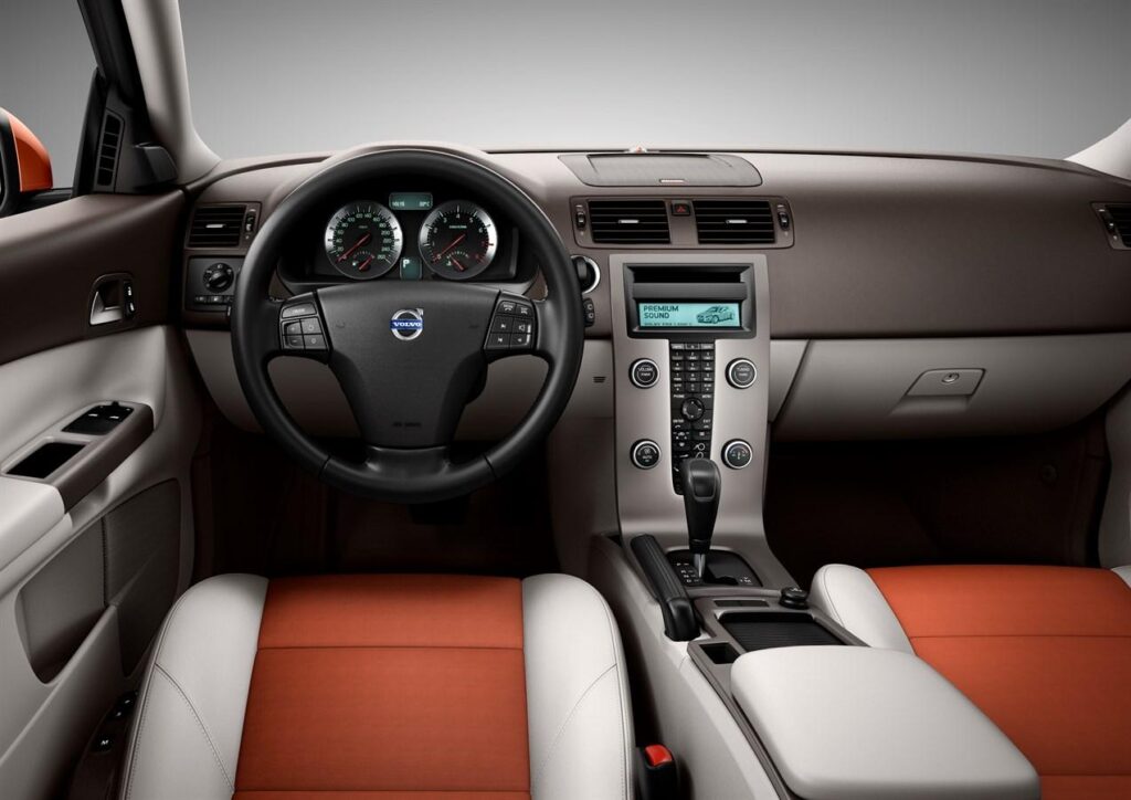 2009 Volvo C30 R Design interior
