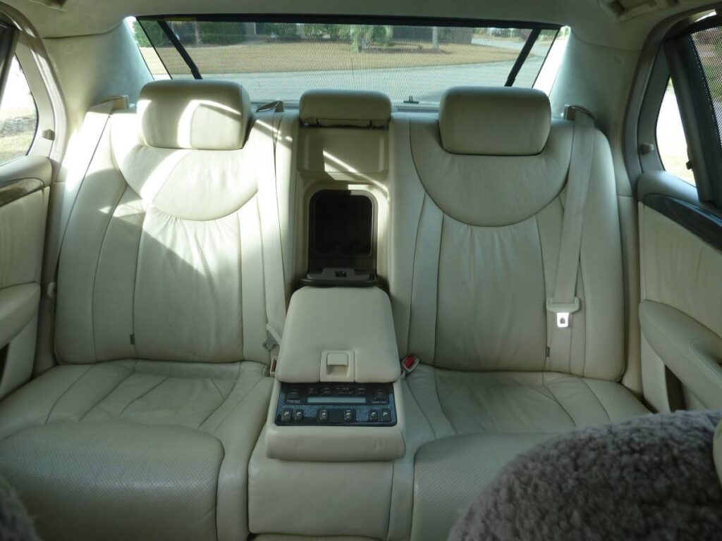 2001 Lexus LS 430 rear seats