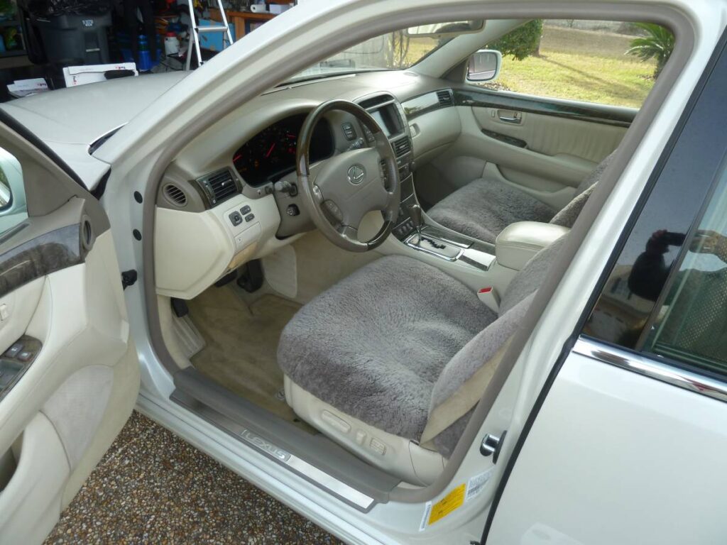 2001 Lexus LS 430 interior