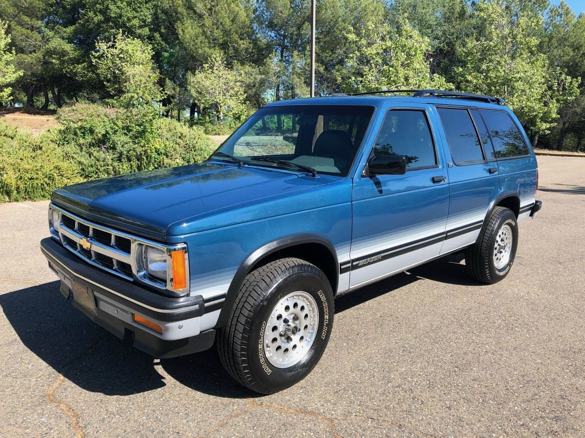 1994 Chevrolet S-10 Blazer exterior front