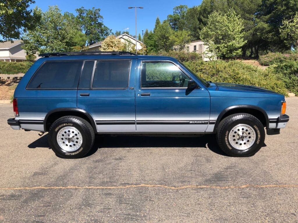 1994 Chevrolet S-10 Blazer exterior passenger side