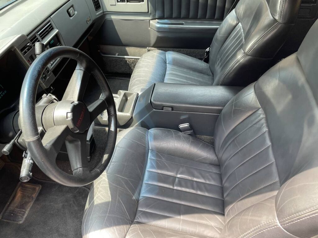 1994 Chevrolet S-10 Blazer front seats