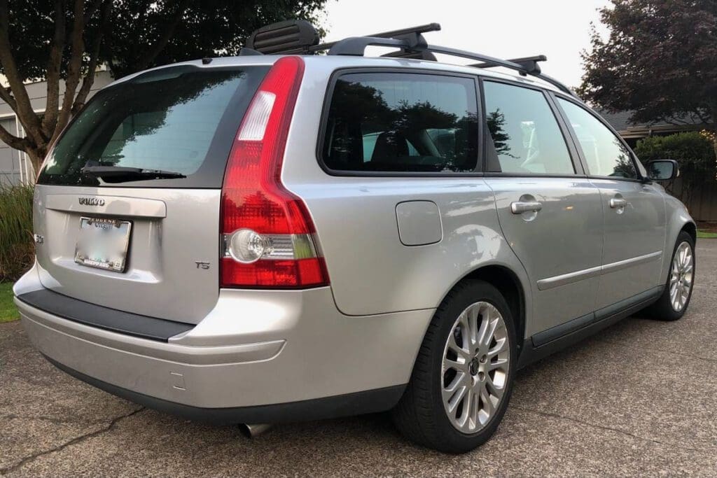 2005 Volvo V50 T5 exterior rear