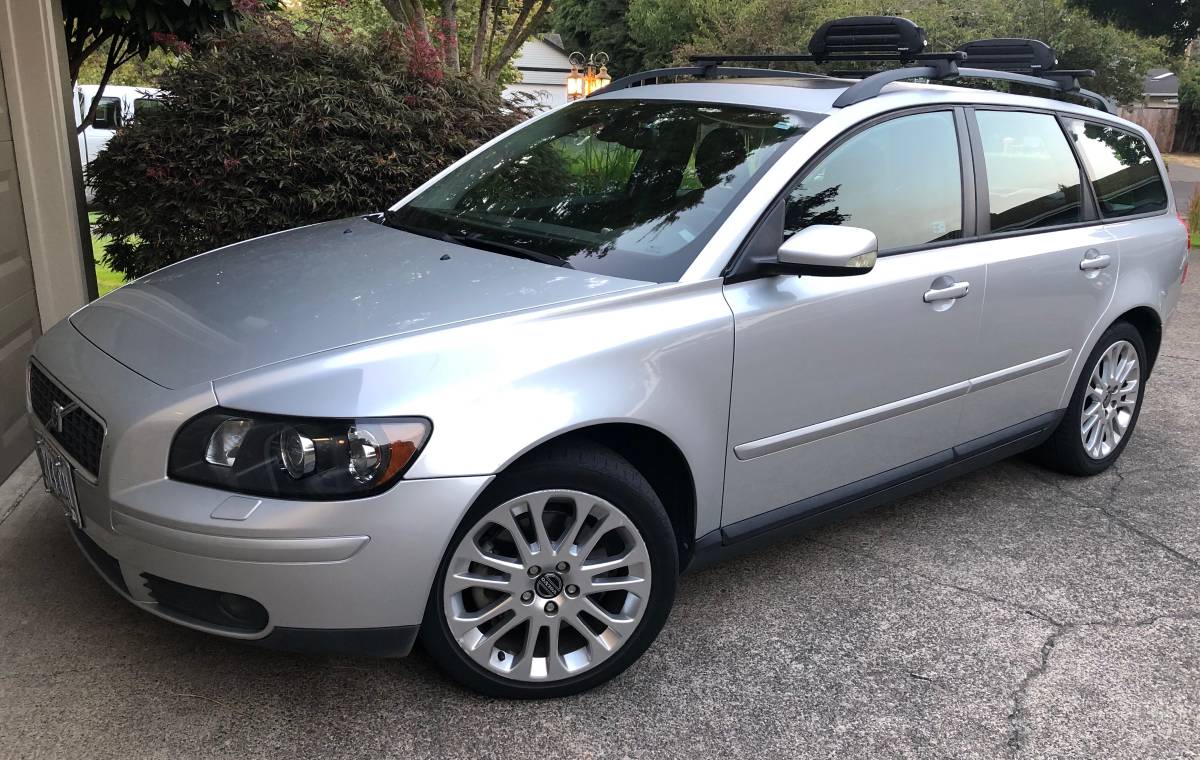 2005 Volvo V50 T5 exterior driver's side