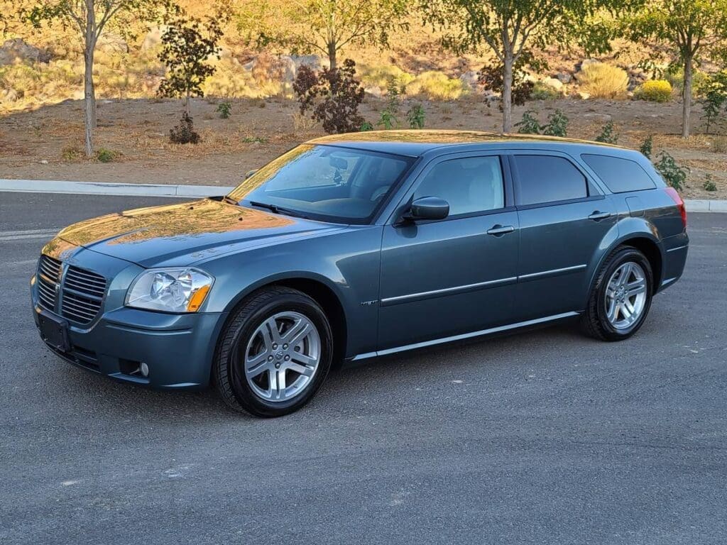 2006 Dodge Magnum R/T driver side