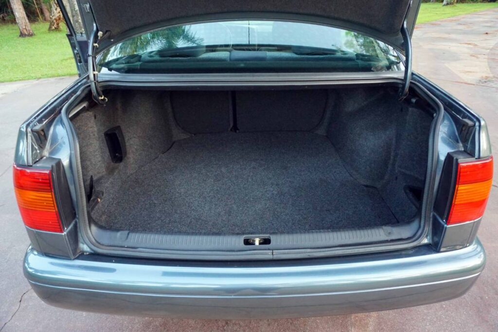 1995 Volkswagen Passat trunk