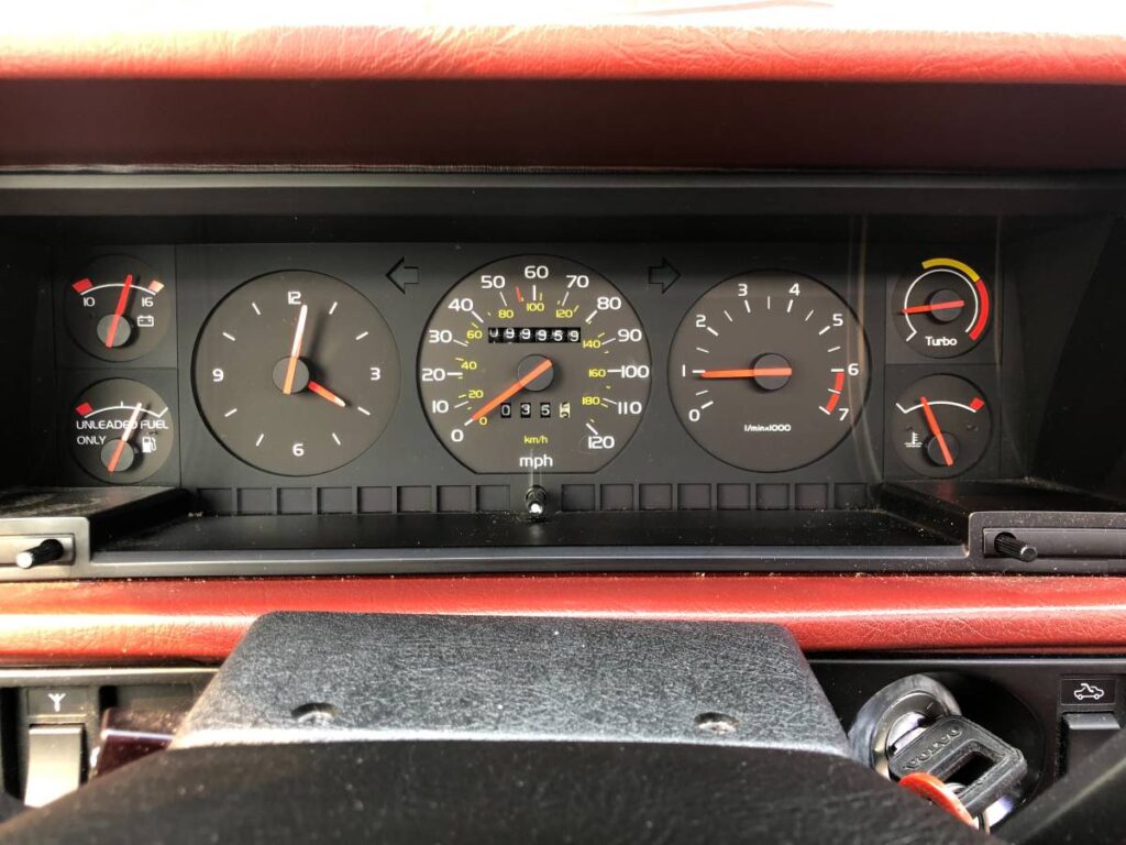 1985 Volvo 760 Turbo sedan gauge cluster