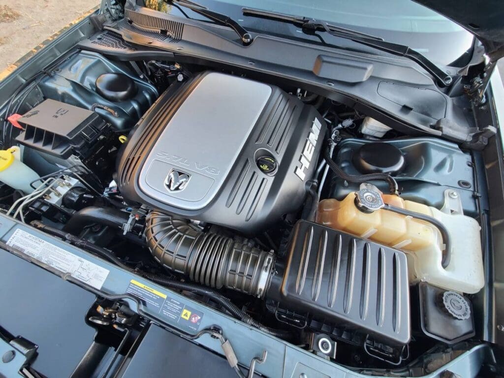2006 Dodge Magnum R/T engine