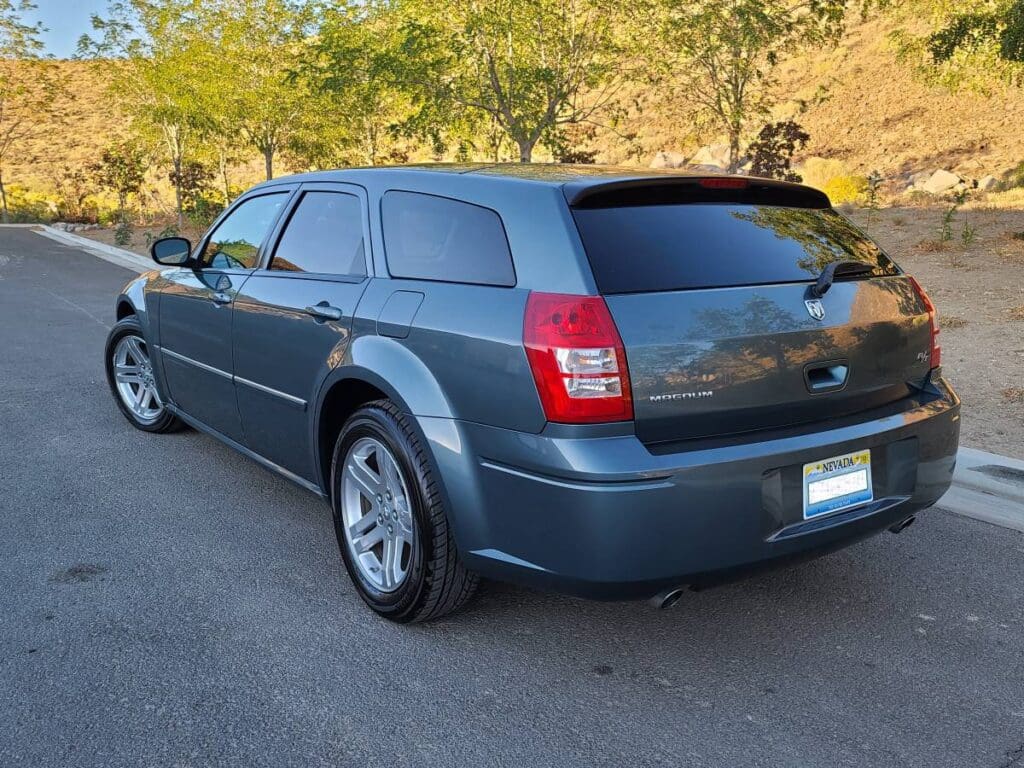2006 Dodge Magnum R/T rear