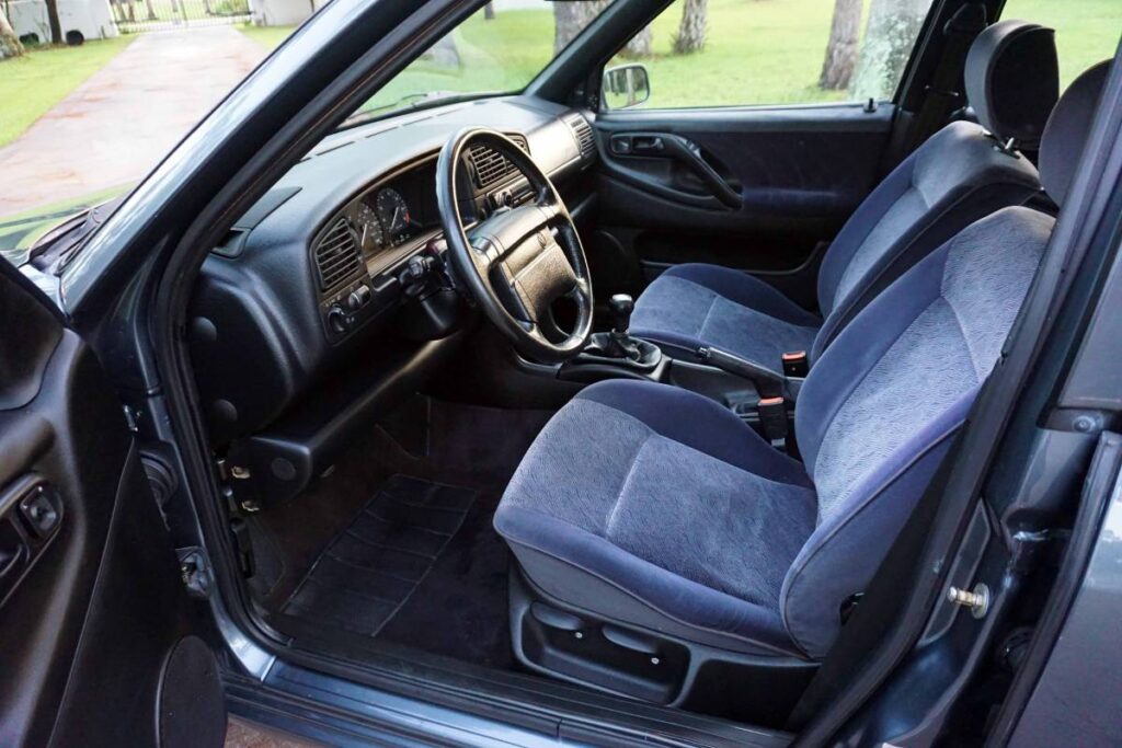 1995 Volkswagen Passat interior