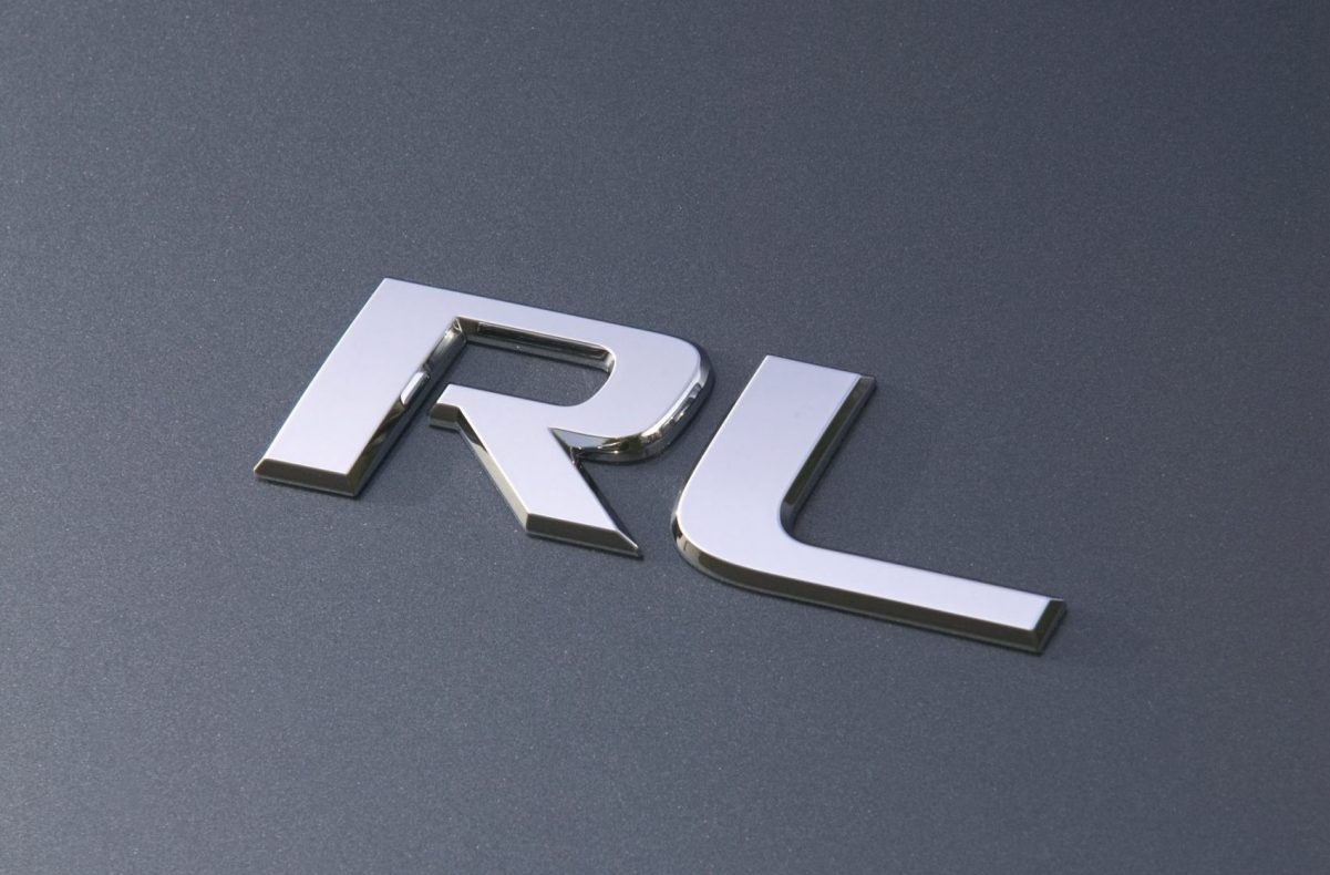 2005 Acura RL badge