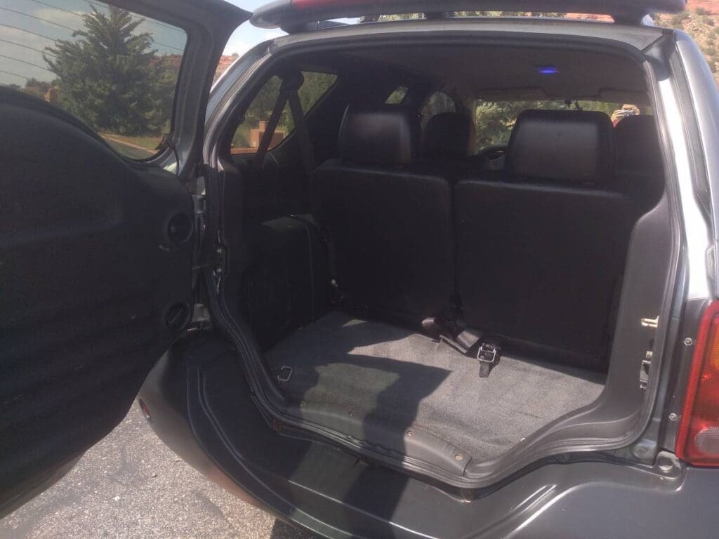 2000 Isuzu VehiCROSS cargo area