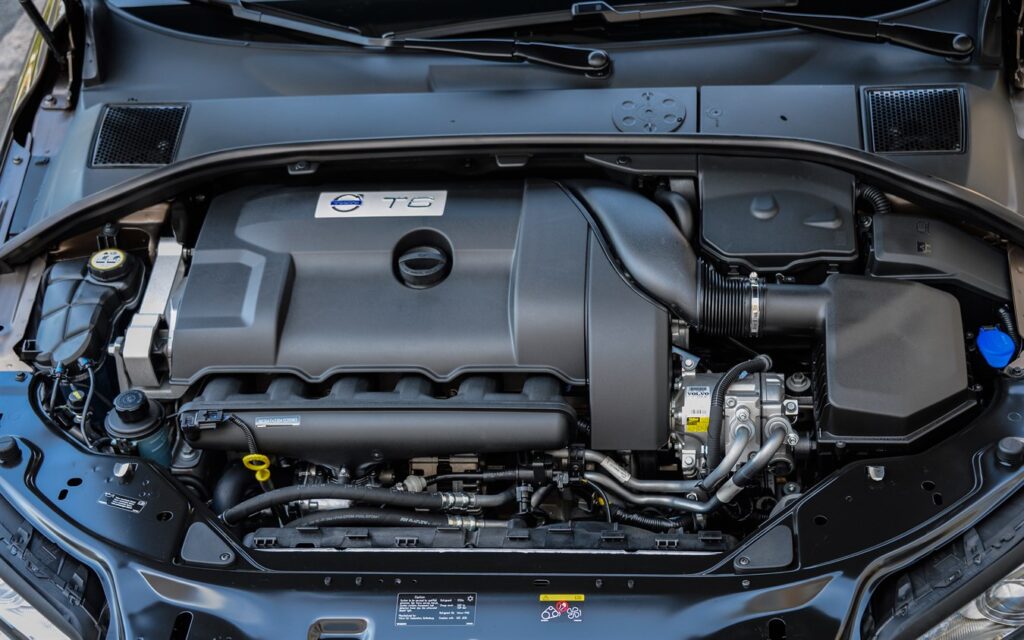 Volvo T6 turbocharged six cylinder engine