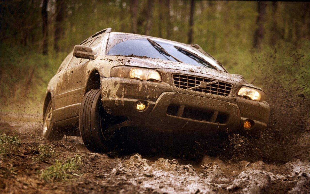 Volvo XC70 in the mud