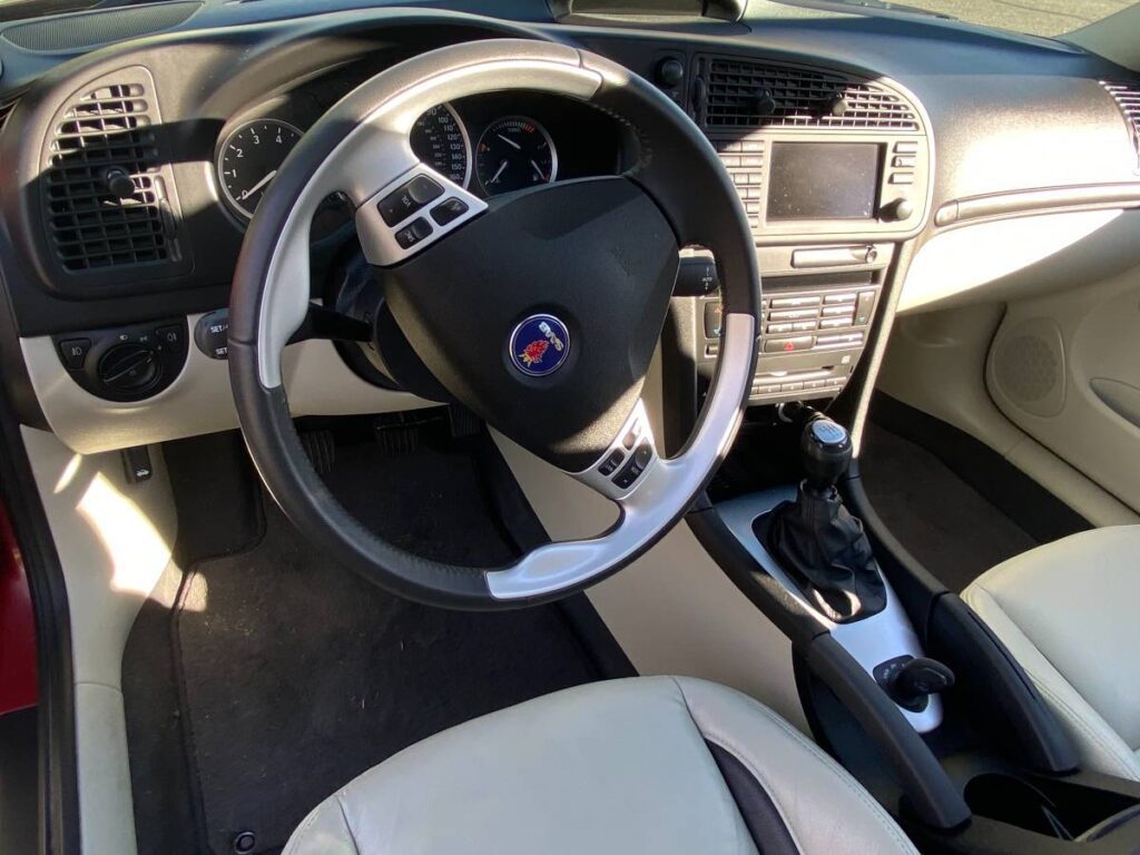 2006 Saab 9-3 Aero sedan driver seat