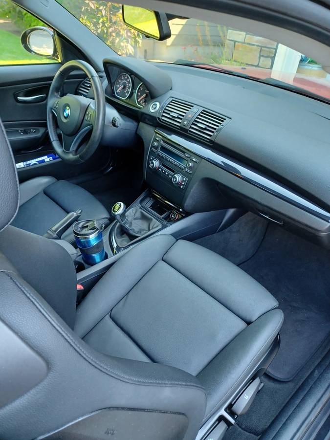 2009 BMW 128i interior