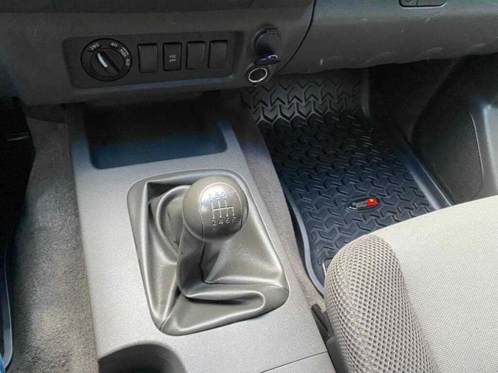 2006 Nissan Xterra Off-Road 4x4 shifter