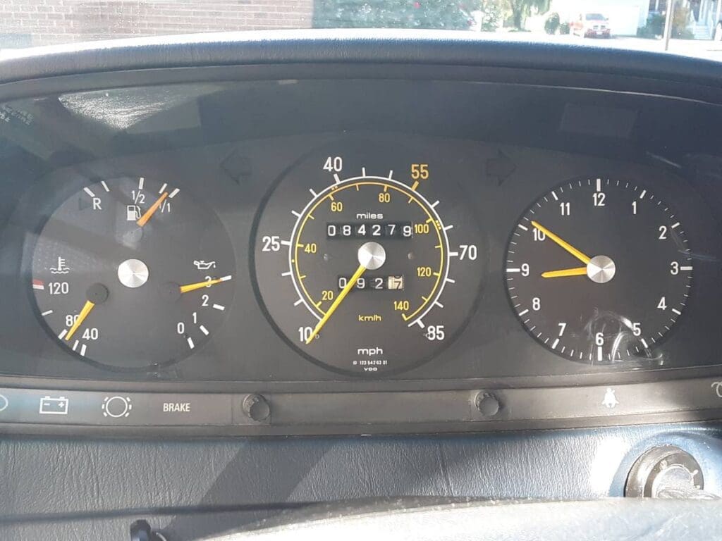1981 Mercedes-Benz 300D gauge cluster