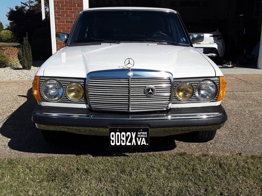 1981 Mercedes-Benz 300D front