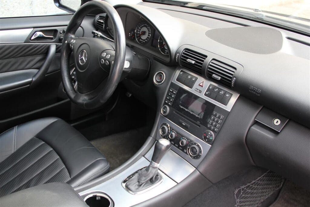 Mercedes-Benz C55 AMG interior