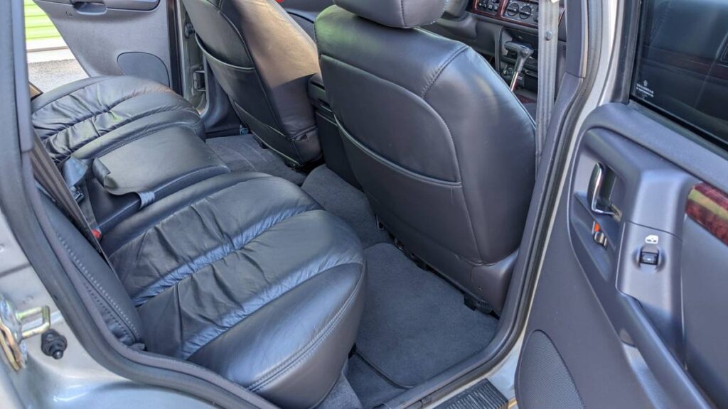 1998 Jeep Grand Cherokee Limited 5.9 rear seat