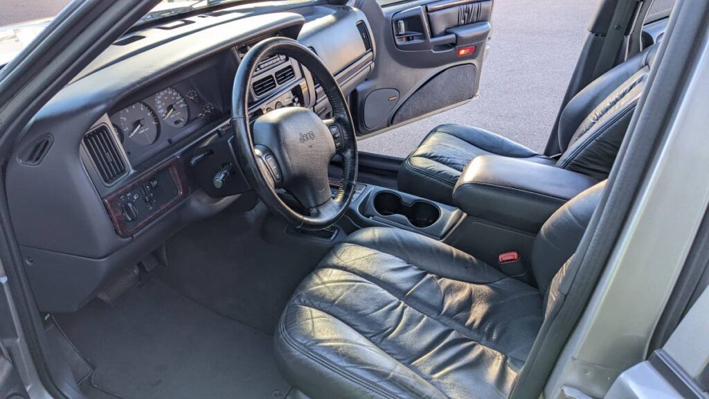 1998 Jeep Grand Cherokee Limited 5.9 front seat