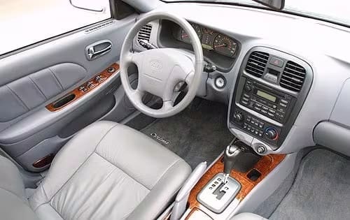 2001 Kia Optima interior