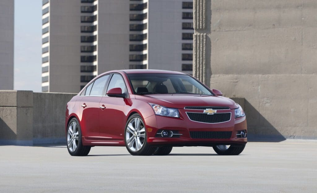 2014 Chevrolet Cruze RS exterior front three-quarter view