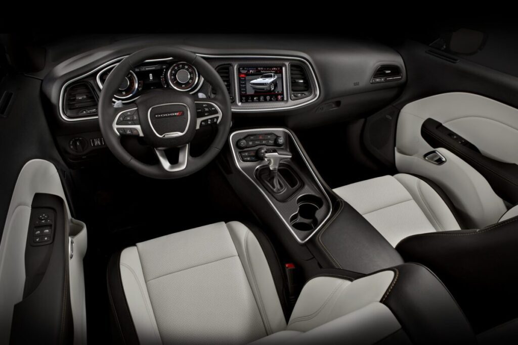 2015 Dodge Challenger SXT / R/T Plus interior