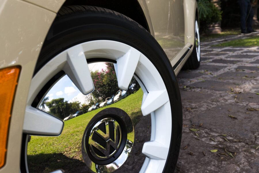 2019 VW Beetle Final Edition closeup of wheel