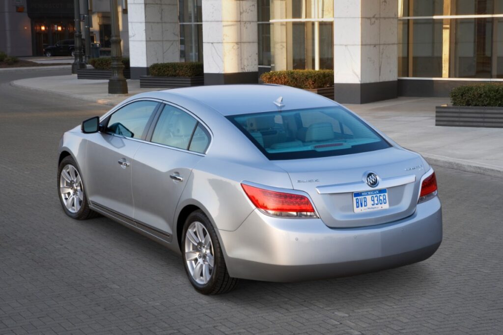 Second-generation Buick LaCrosse exterior rear view