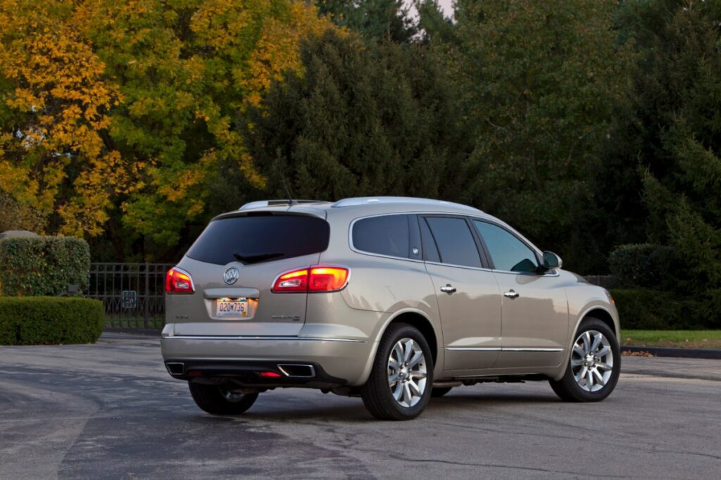 2013 Buick Enclave exterior rear three-quarter view