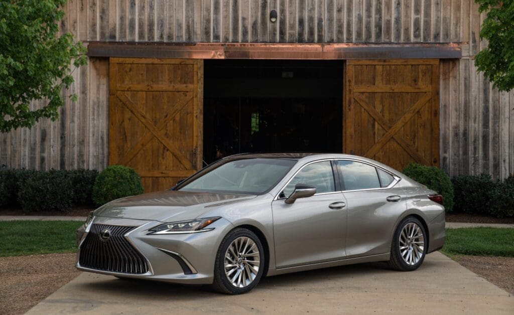 2020 Lexus ES 300h exterior front three-quarter view