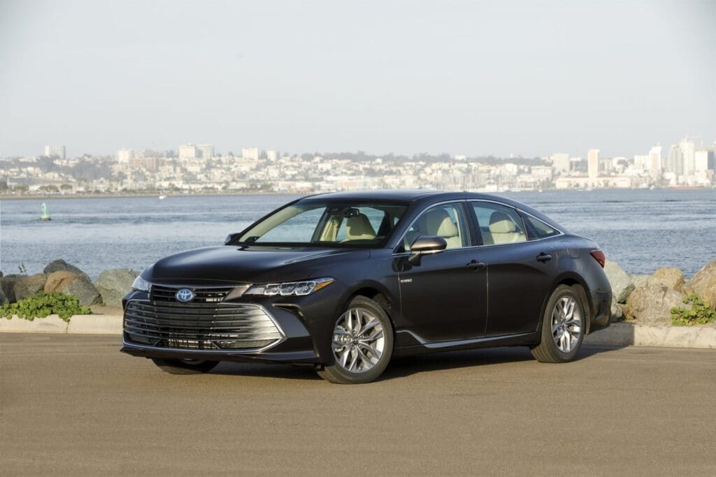 2020 Toyota Avalon Hybrid exterior front three-quarter view