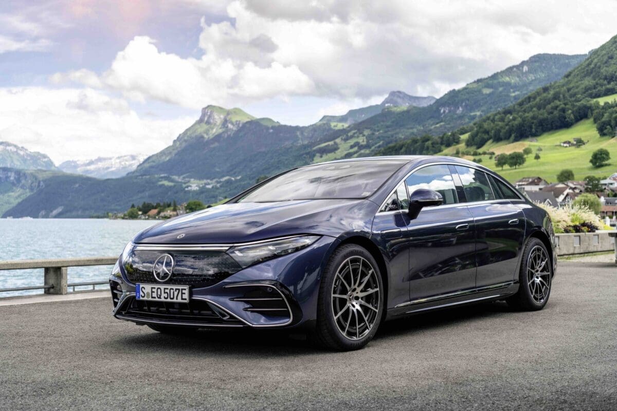 2022 Mercedes-Benz EQS exterior front three-quarter view
