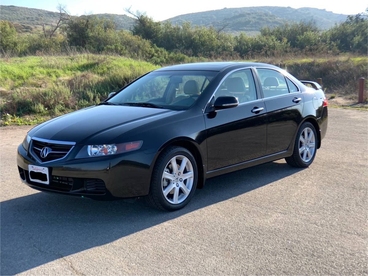 2004 Acura TSX exterior front three-quarter view