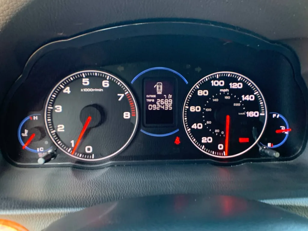 2004 Acura TSX interior gauge cluster