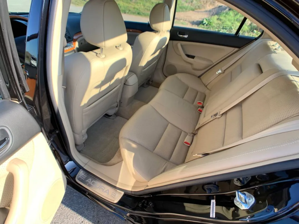 2004 Acura TSX interior rear seat